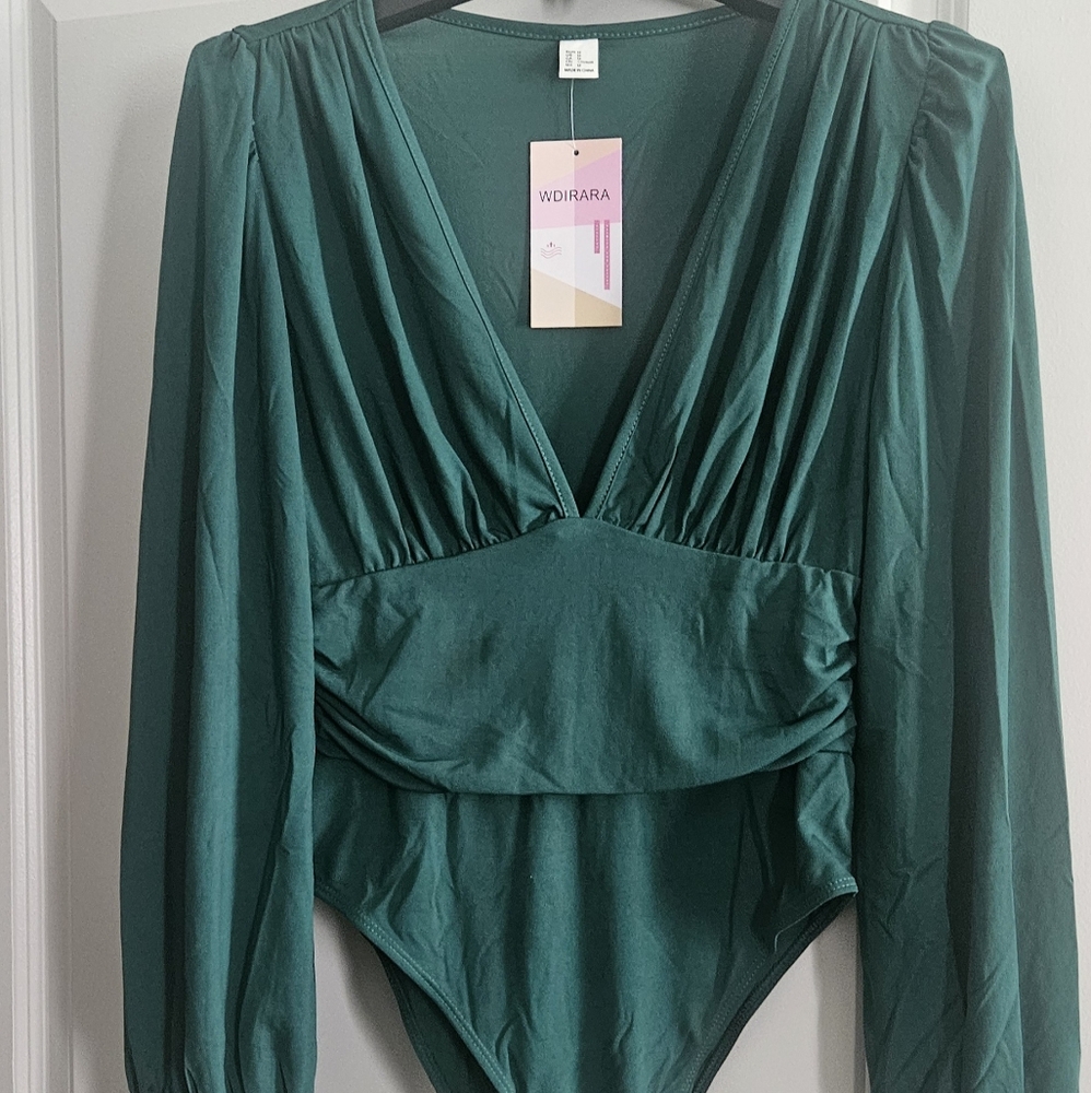 Hunter green bodysuit sz medium long sleeve elongated neckline snap crotch